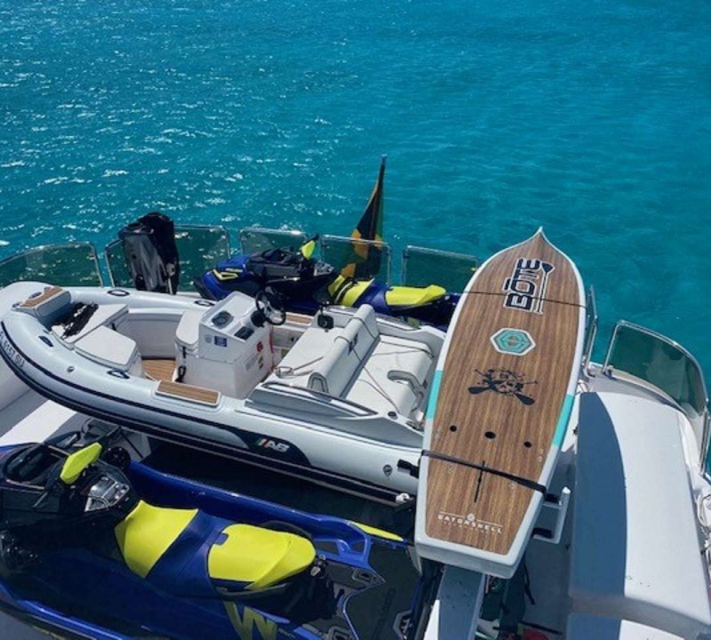 MEMENTO VIVERE Yacht Charter Details, Westport CHARTERWORLD Luxury